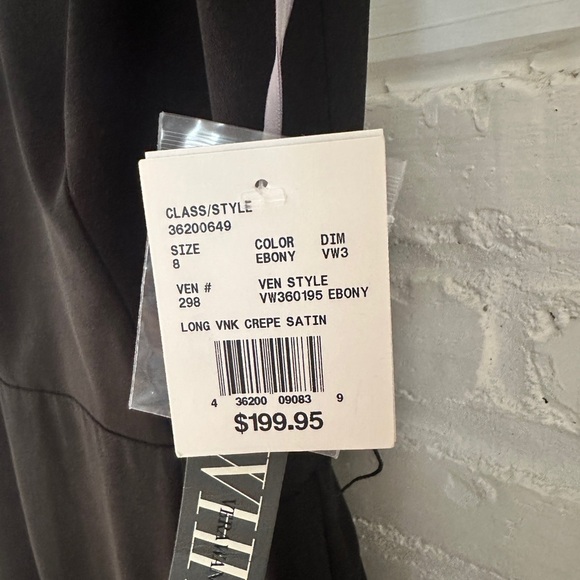 Vera Wang White Long Black Satin Crepe Dress – Size 8 (NWT, Missing Sash) - Picture 2 of 6